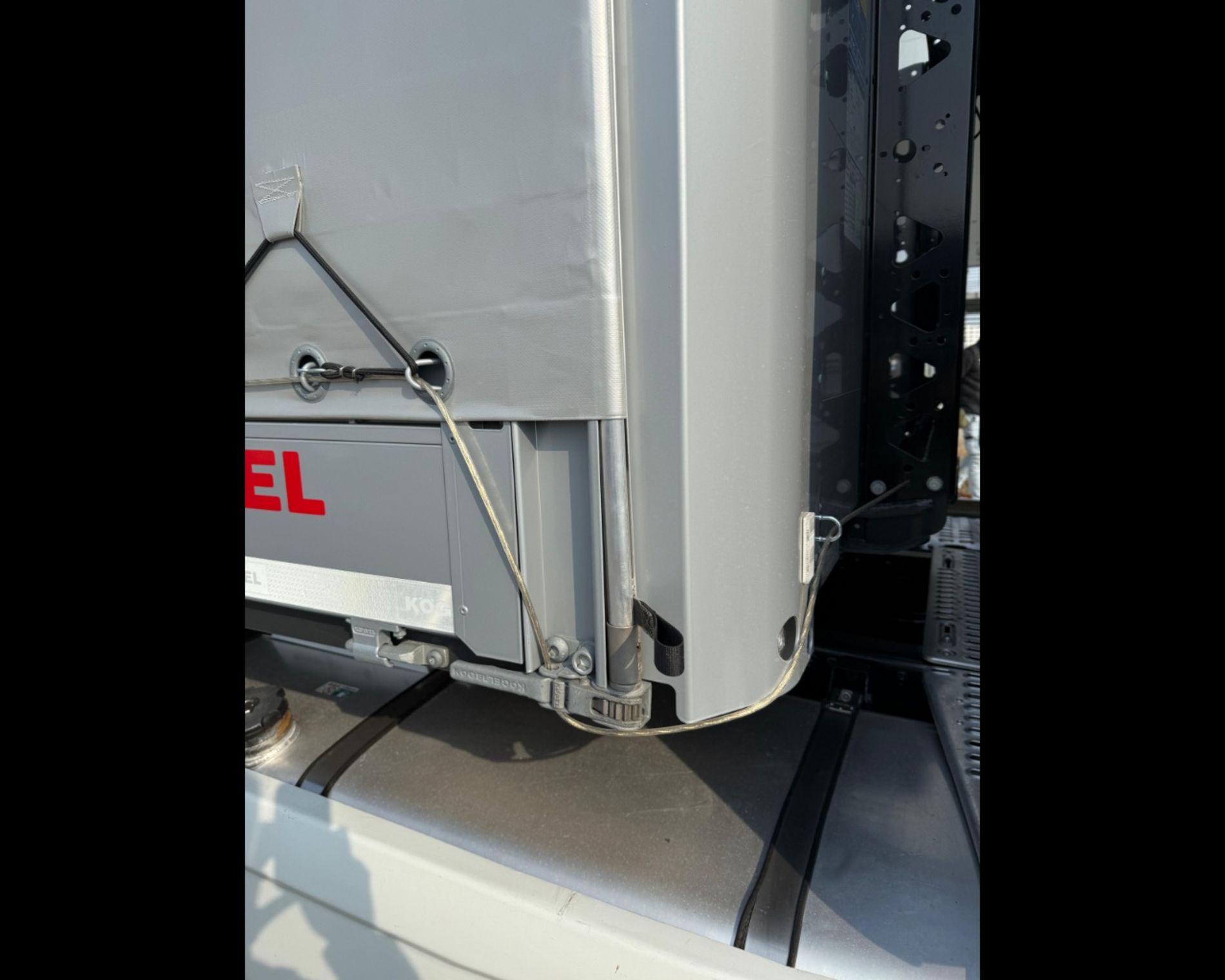 Altri marchi KOEGEL S24-1 CARGO - SEMIRIMORCHIO CENTINATO CON SPONDE - AUTO INDUSTRIALE BERGAMASCA