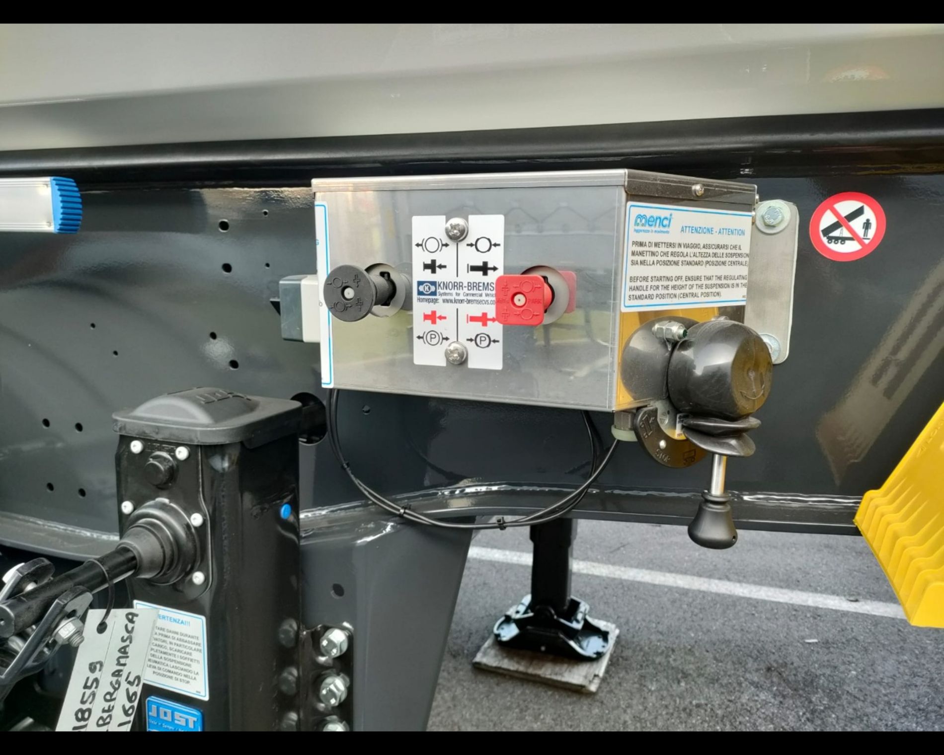 Altri marchi SEMIRIMORCHIO MENCI A TRE ASSI RIBALTABILE MOD. SA700R - AUTO INDUSTRIALE BERGAMASCA