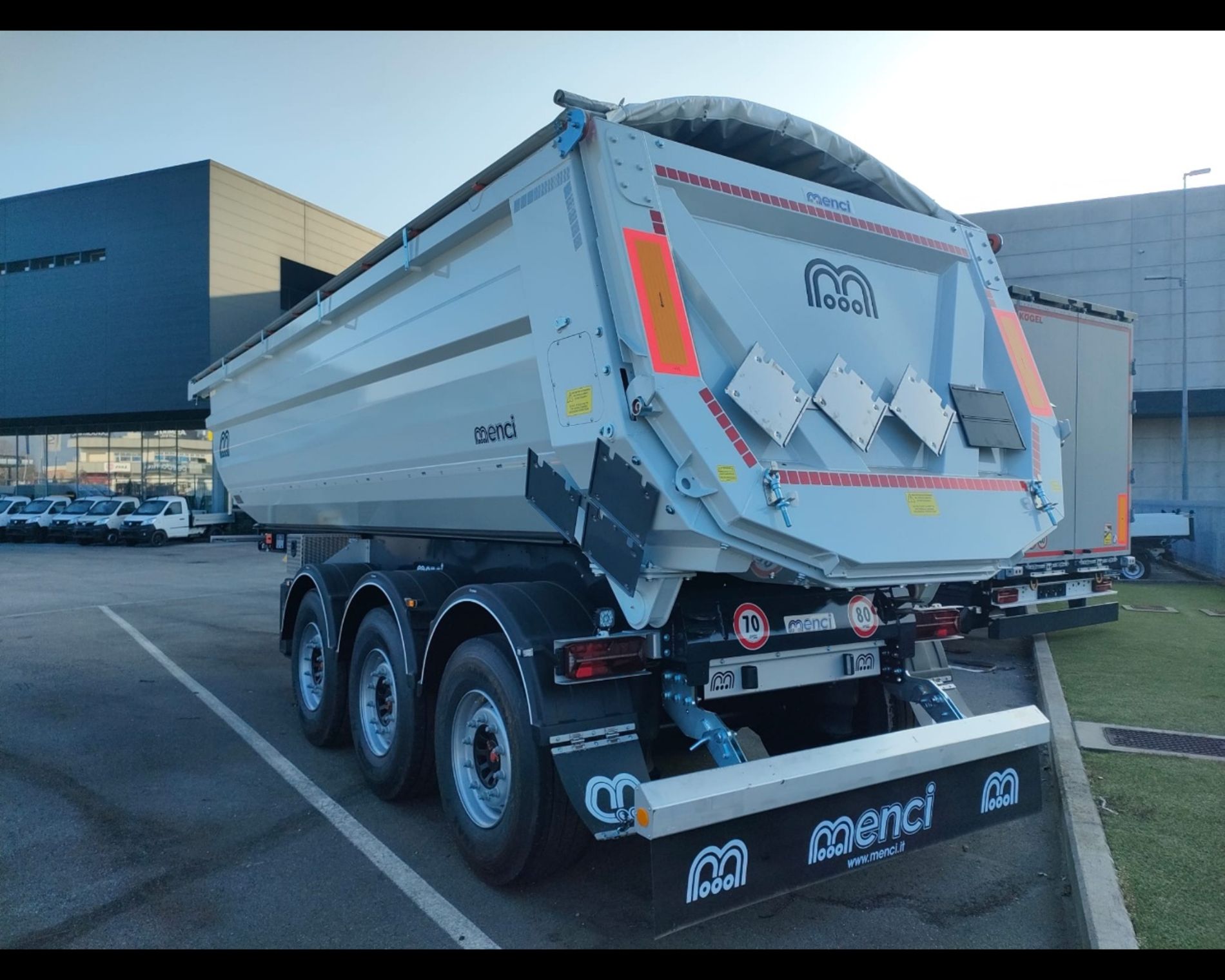 Altri marchi SEMIRIMORCHIO MENCI A TRE ASSI RIBALTABILE MOD. SA700R - AUTO INDUSTRIALE BERGAMASCA