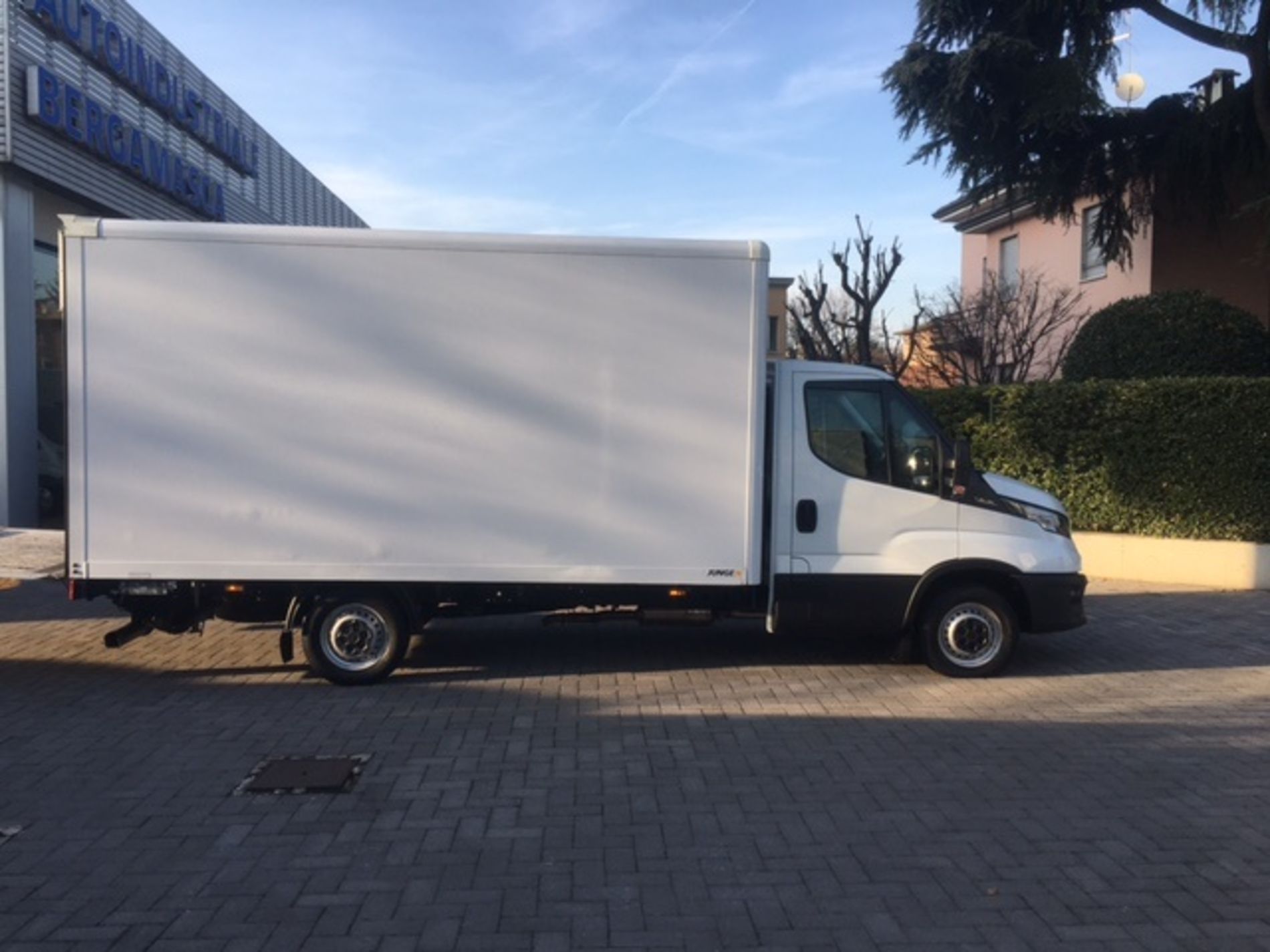 IVECO IVECO DAILY 35S16 CON SPONDA IDRAULICA - AUTO INDUSTRIALE BERGAMASCA