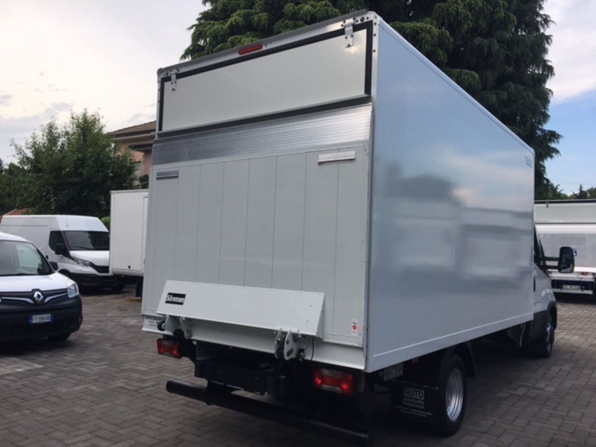 IVECO IVECO DAILY 35C16 CON SPONDA IDRAULICA E BOX - AUTO INDUSTRIALE BERGAMASCA
