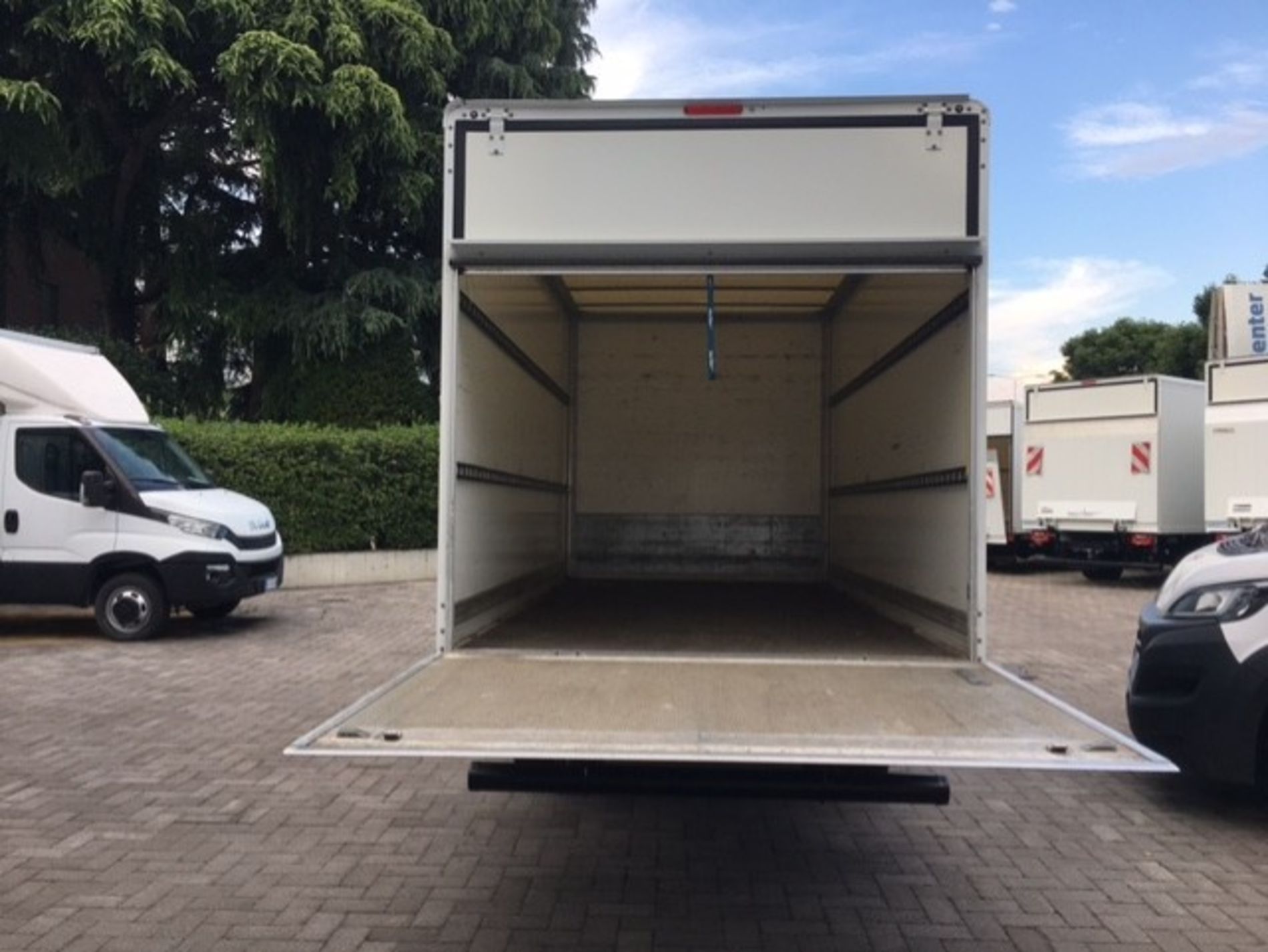 IVECO IVECO DAILY 35C16 CON SPONDA IDRAULICA E BOX - AUTO INDUSTRIALE BERGAMASCA