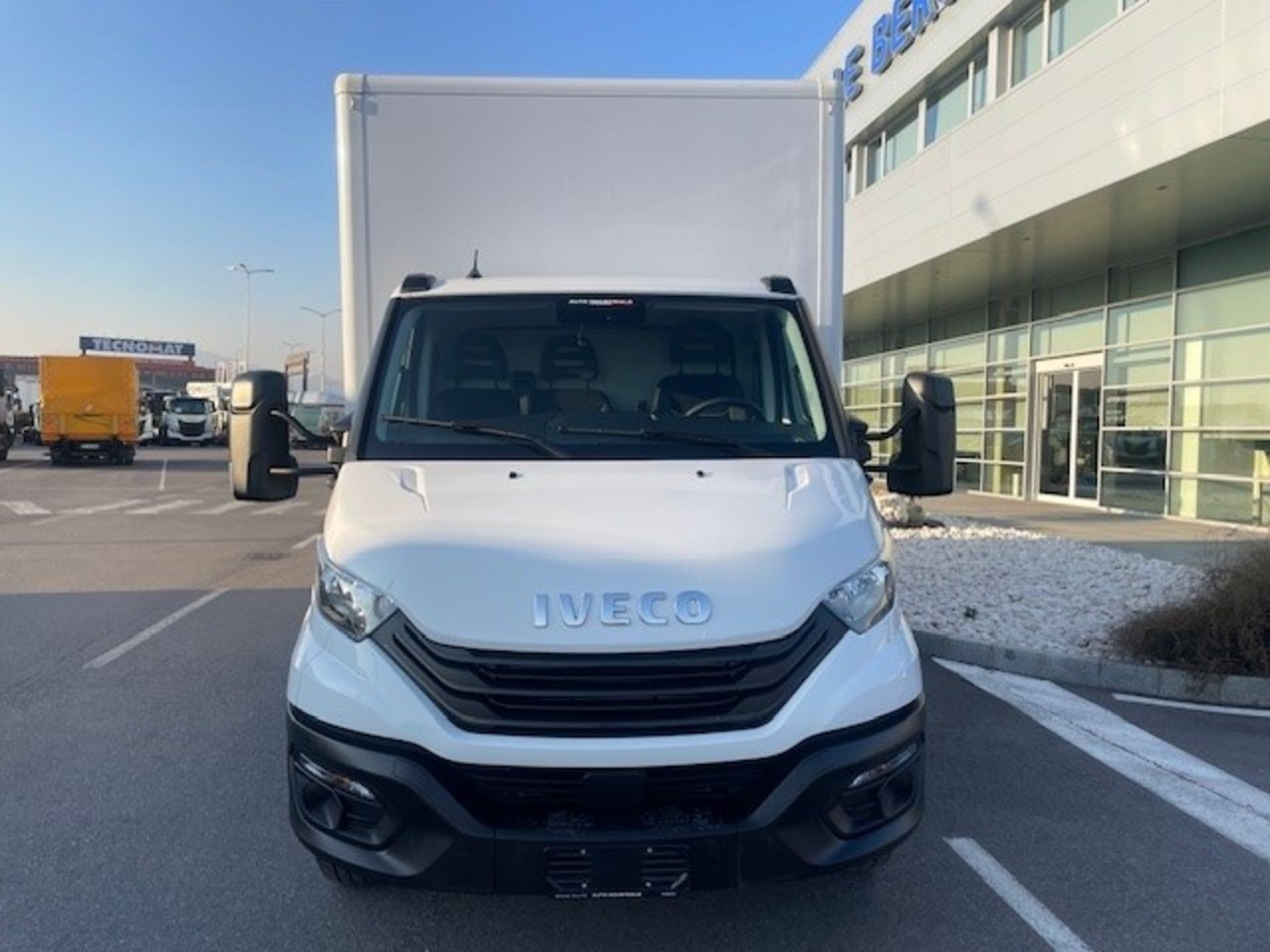 IVECO DAILY 72C18 AUTOMATICO CON BOX E SPONDA BATTUTA - AUTO INDUSTRIALE BERGAMASCA