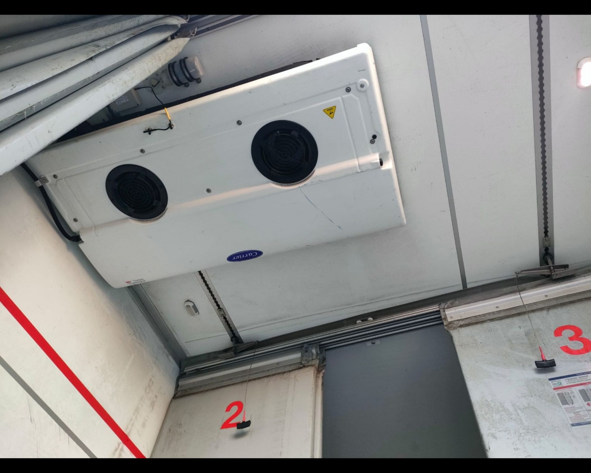 IVECO EUROCARGO 140E28P CELLA ISOTERMICA CON SPONDA RETRATTILE  - AUTO INDUSTRIALE BERGAMASCA