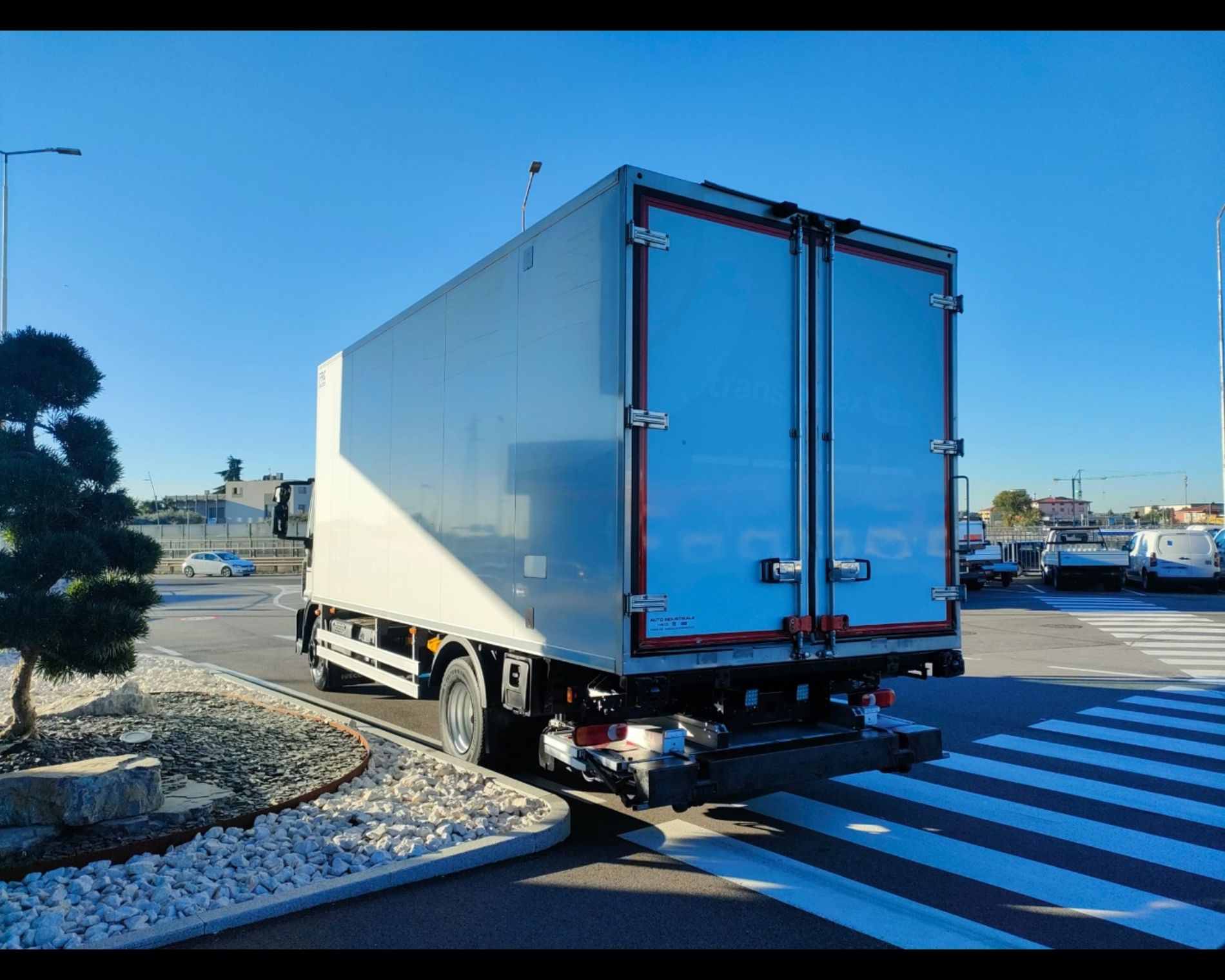 IVECO EUROCARGO 140E28P CELLA ISOTERMICA CON SPONDA RETRATTILE  - AUTO INDUSTRIALE BERGAMASCA