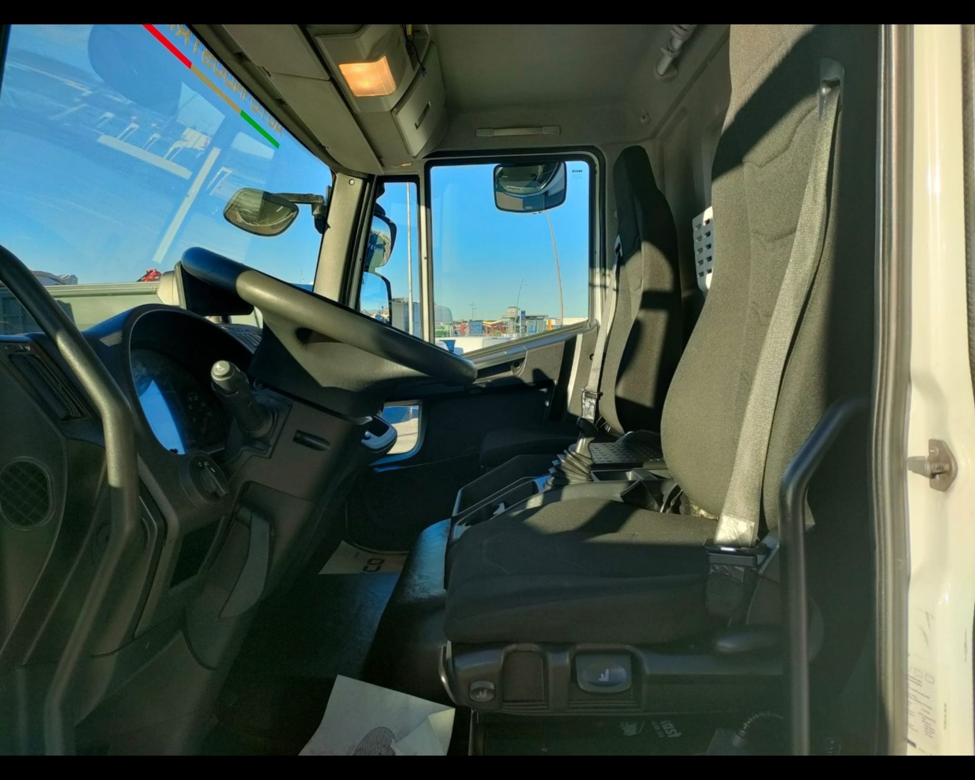 IVECO EUROCARGO 140E28P CELLA ISOTERMICA CON SPONDA RETRATTILE  - AUTO INDUSTRIALE BERGAMASCA