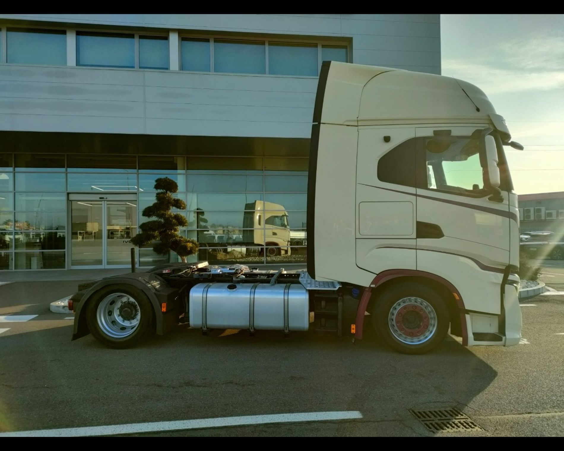 IVECO S-Way AS 440.180 - S-Way AS 440.180 4x2 C13 S49T/FP LT hi-tronix - AUTO INDUSTRIALE BERGAMASCA