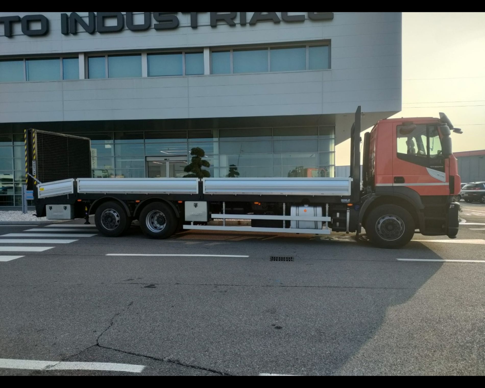 IVECO Stralis Hi Street 260 S31Y/PS - PIANALE CON RAMPE DI CARICO - AUTO INDUSTRIALE BERGAMASCA
