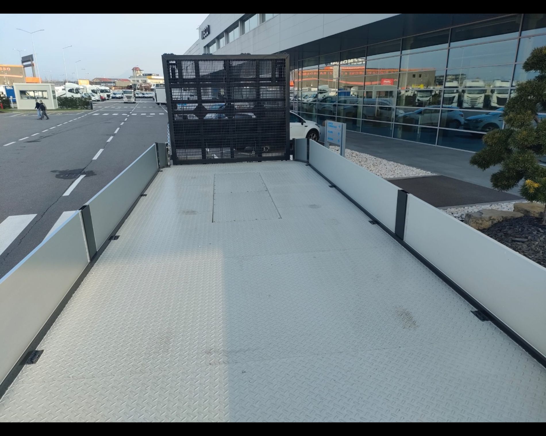 IVECO Stralis Hi Street 260 S31Y/PS - PIANALE CON RAMPE DI CARICO - AUTO INDUSTRIALE BERGAMASCA